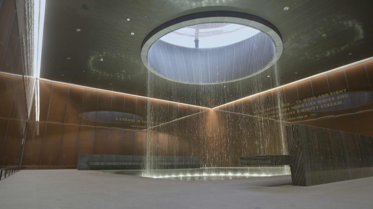 Fountain inside the National Museum of African American History and Culture, film still by Oliver Hardt